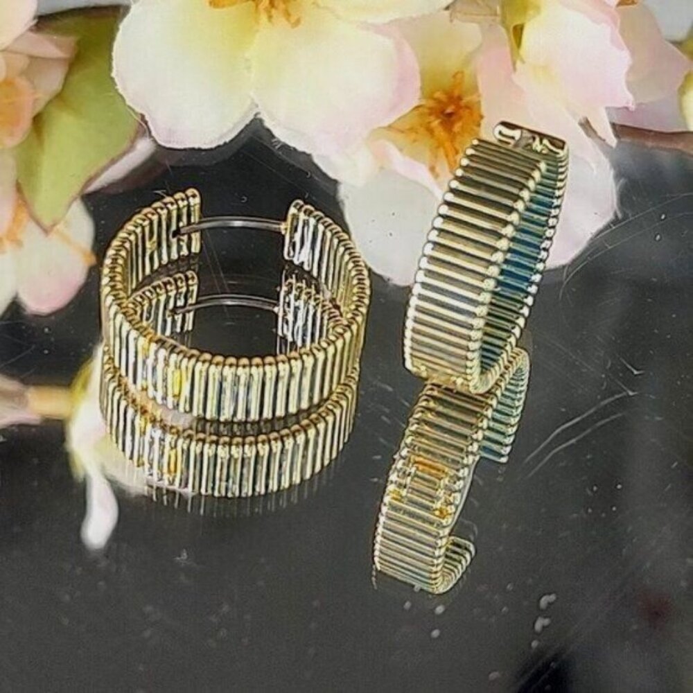 Gorjana Hoop Earrings Catalina Enamel 18k Gold Plated Navy Striped - Picture 4 of 13